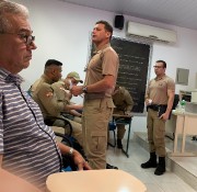 Visita e reunião de militares
