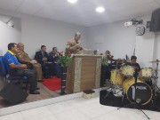 Reunião de militares em adoração a Deus 