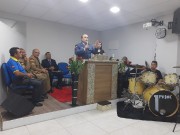 Reunião de militares em adoração a Deus 