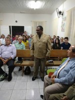 Igreja lotada e mais ainda do Poder de Deus