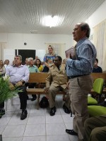 Igreja lotada e mais ainda do Poder de Deus