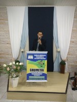 Igreja lotada e mais ainda do Poder de Deus