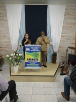 Igreja lotada e mais ainda do Poder de Deus