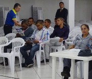 Foram entregues dezenas de revistas a militares de MT