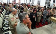 Policial aceita Jeus em culto de militares em Laguna